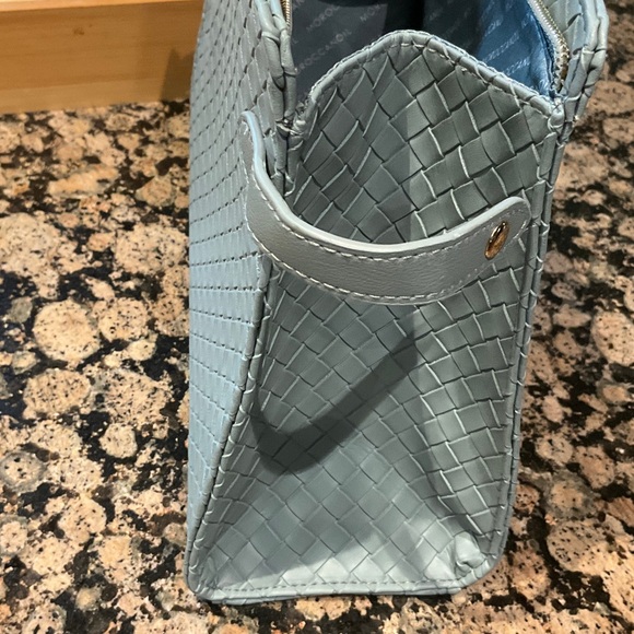 Moroccanoil Cosmetic Bag NWOT plus bonus Jet Lag Facial Mask - Picture 4 of 10